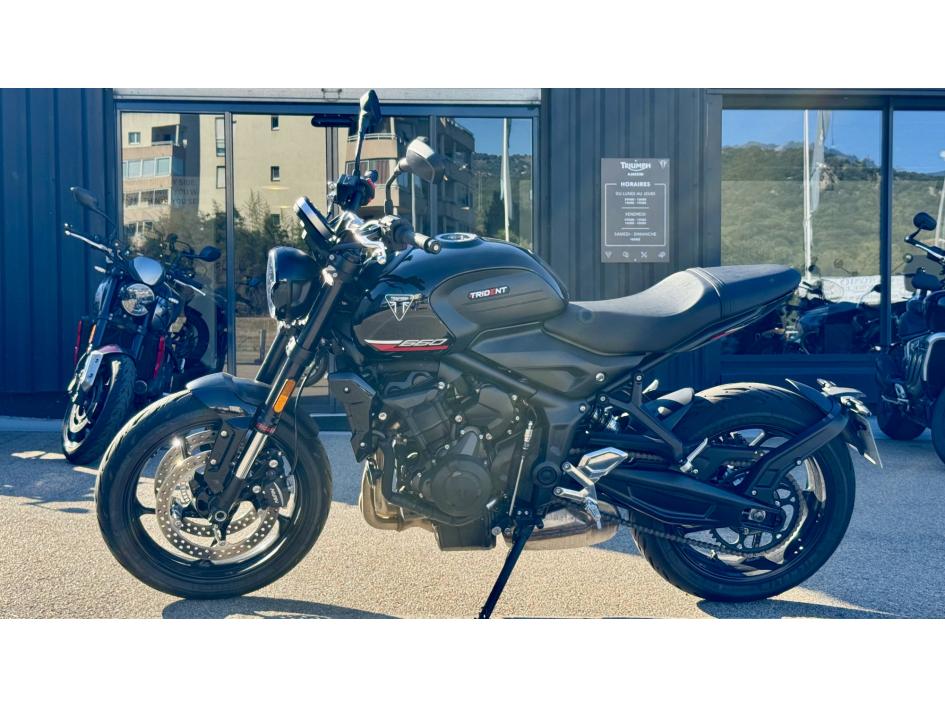 TRIUMPH TRIDENT 660 2025